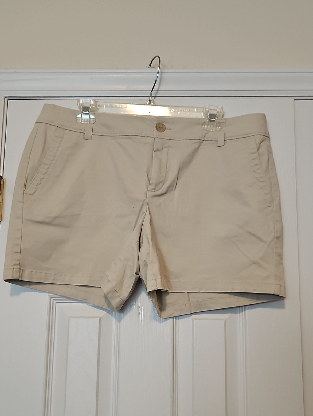 Liz Claiborne Cream Chino Shorts